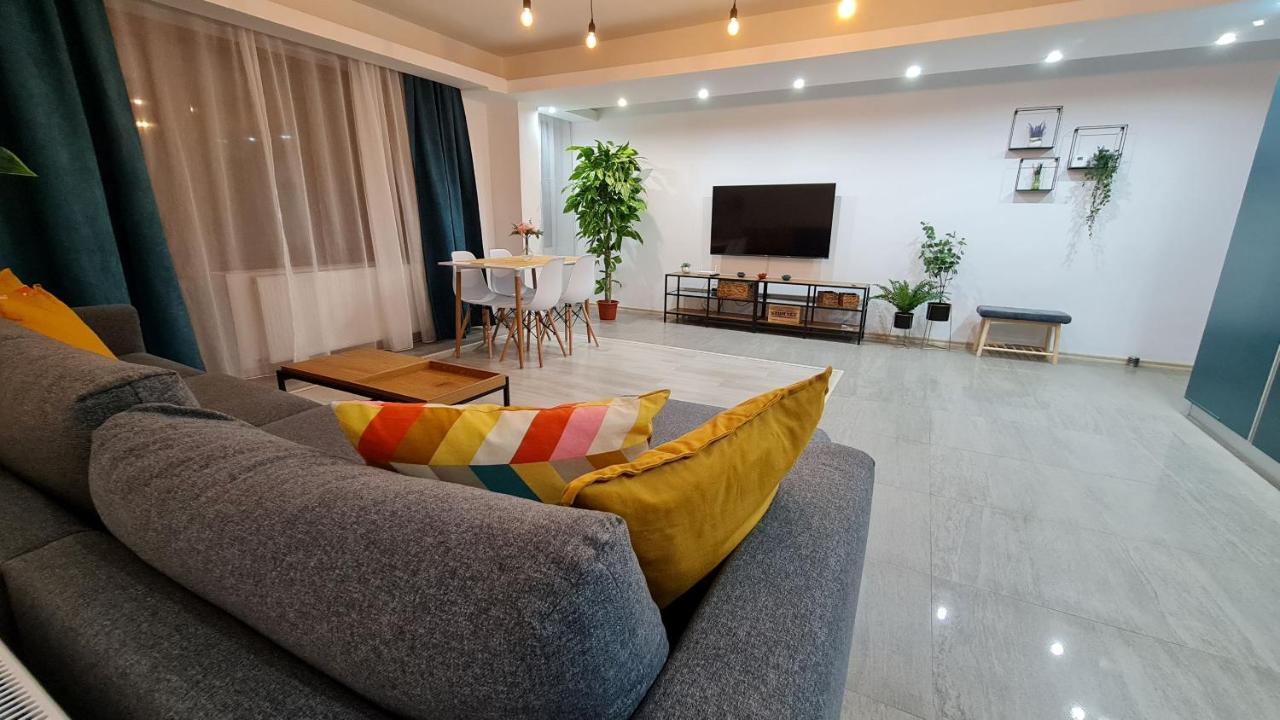 Zander Home Apartment Busteni Luaran gambar
